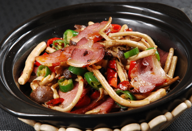 臘肉炒茶樹菇